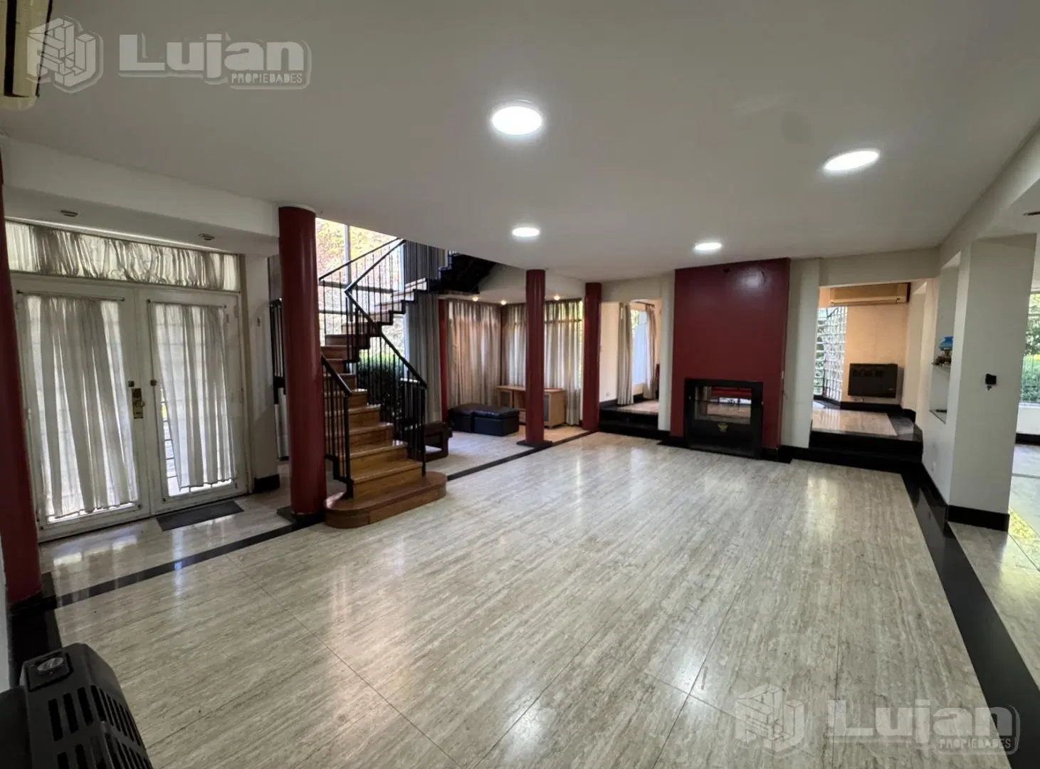 Quinta en Barrio Parque El Trébol sobre lote de 4968 M2 2