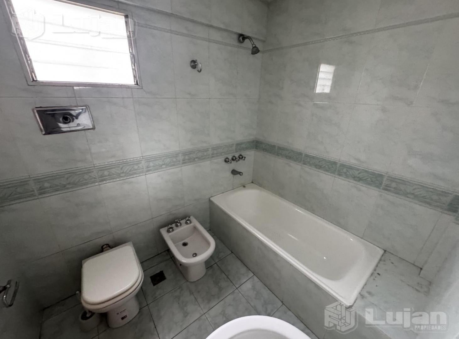 Foto de Alquiler Departamento en Liniers muy amplio Acassuso esquina Larrazabal., imagen 3