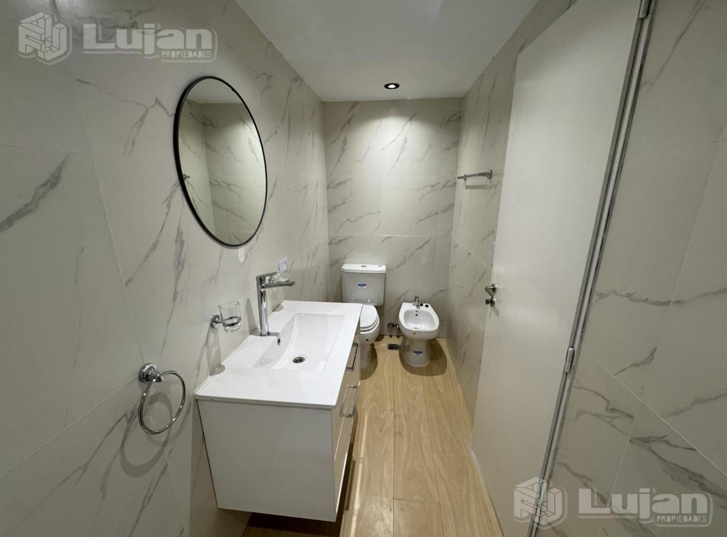 Foto de Venta Casa en Liniers 5 ambs garaje, patio, parrilla suite !, imagen 2