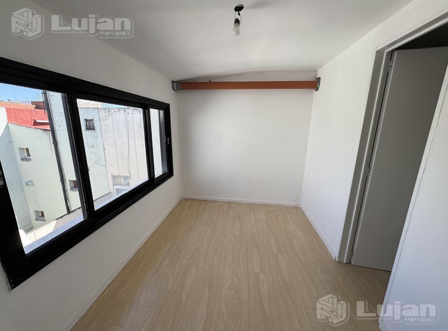 Foto de Venta Casa en Liniers 5 ambs garaje, patio, parrilla suite !, imagen 4