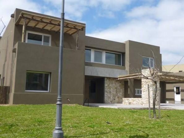 Excelente Casa Al Lago. 4 Suites! 2