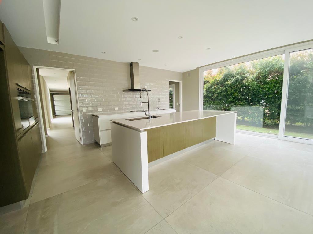 ESPECTACULAR CASA EN EL GOLF