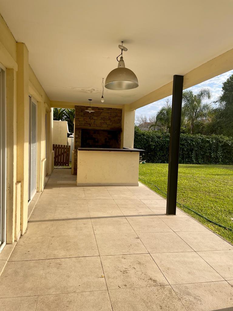 Casa en Venta con Renta en Ayres Chico Zona Buenavista 4