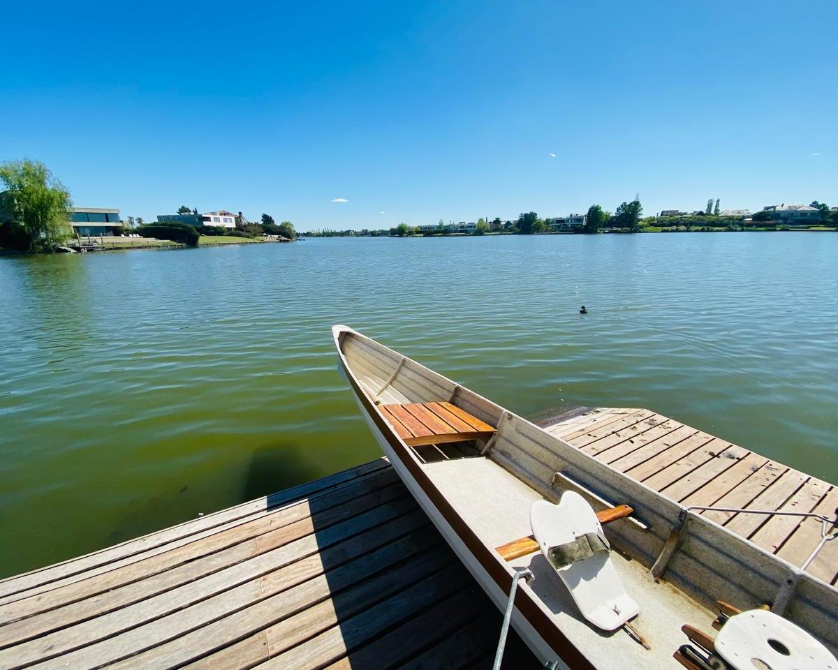 Increíble Casa en Venta Al Lago Central en La Isla Nordelta 5
