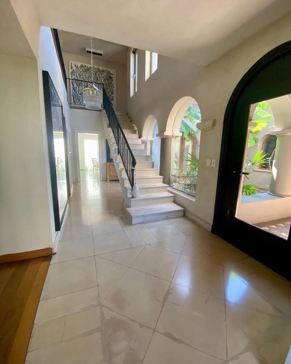 Increíble Casa en Venta Al Lago Central en La Isla Nordelta 1