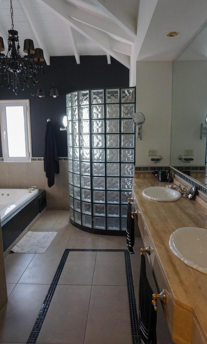Hermosa Casa Al Bosque en Castores a La Venta 1