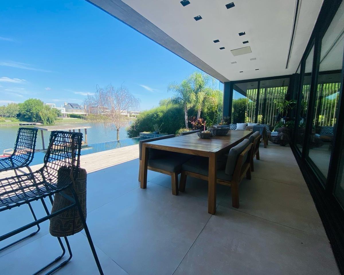 Espectacular Casa Moderna Al Lago Central con 4 Dorm. 1