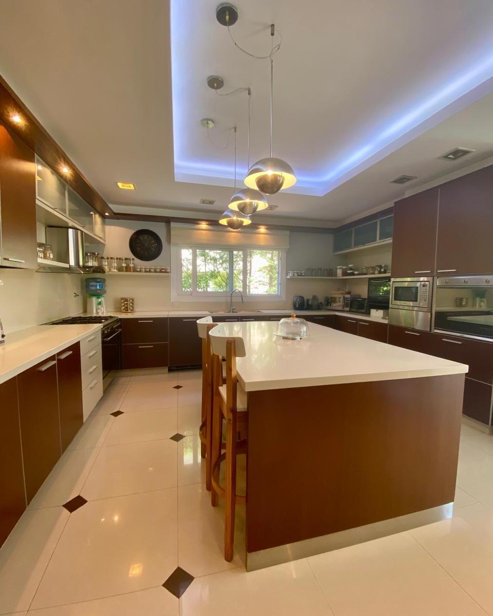 Increíble Casa en Venta en Castores Nordelta Al Agua 2