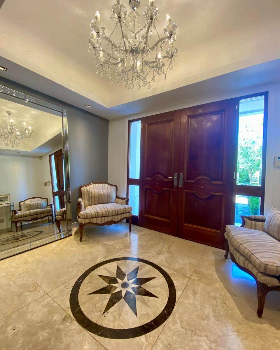 Increíble Casa en Venta en Castores Nordelta Al Agua 1