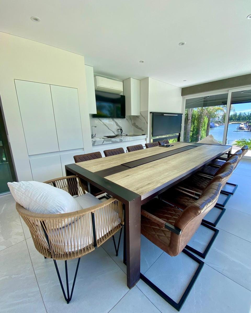 EXCELENTE CASA CON MUEBLES. ADMITE EMBARCACION GRANDE