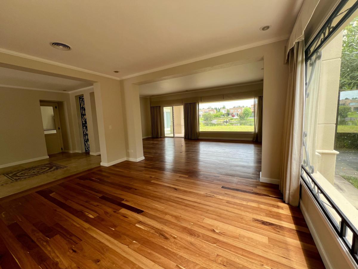 Foto de VENTA con RENTA - Lindísima Casa con 5 Dormitorios en La Isla, imagen 3