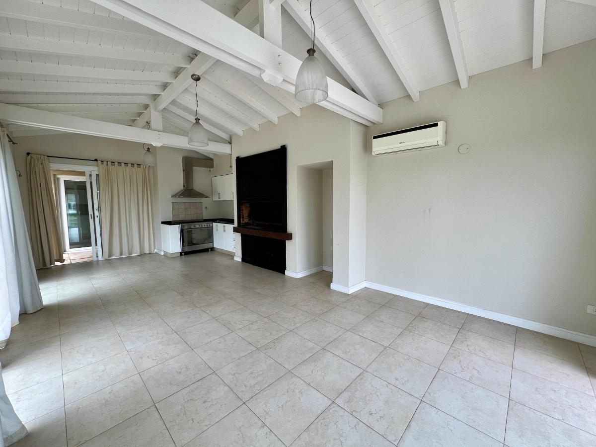 Foto de VENTA con RENTA - Lindísima Casa con 5 Dormitorios en La Isla, imagen 2