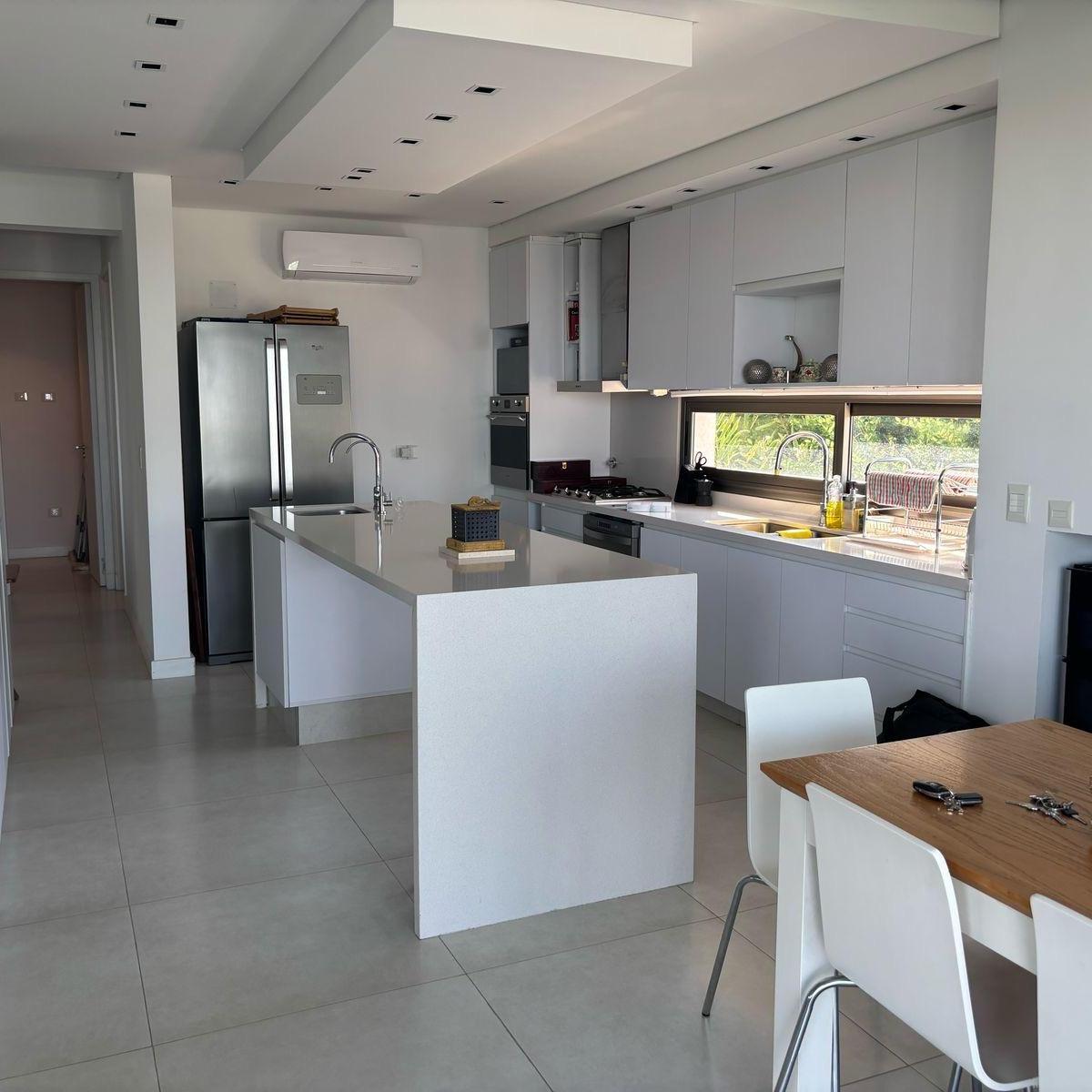 Increíble Casa en El Barrio El Naudir, Escobar a La Venta Sobre Laguna Central 2