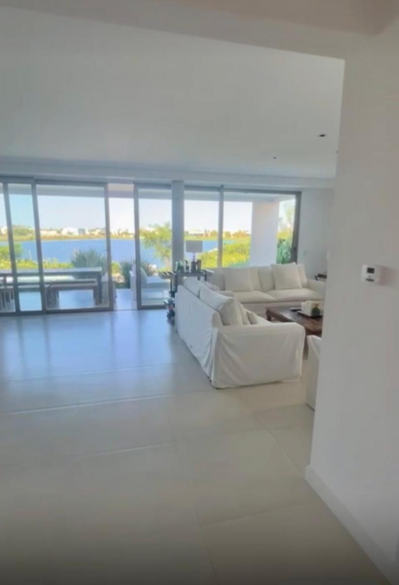 Increíble Casa en El Barrio El Naudir, Escobar a La Venta Sobre Laguna Central 4