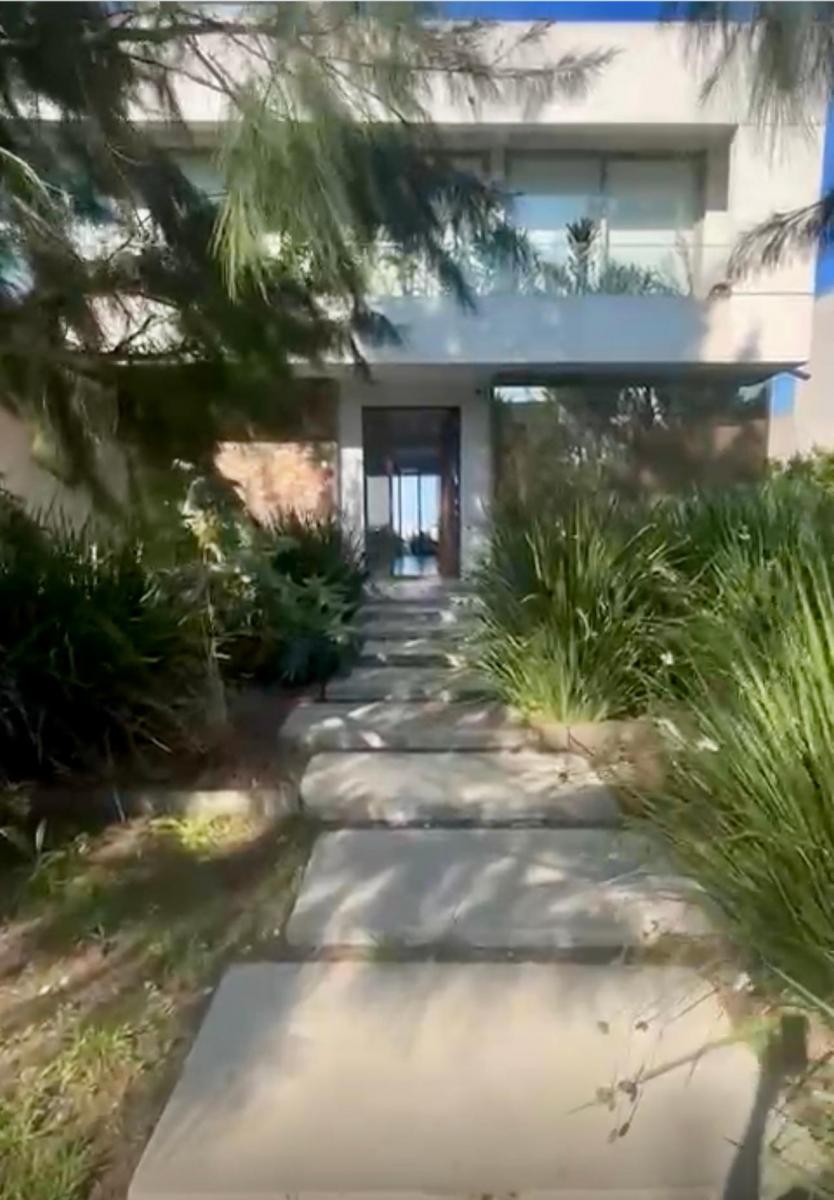 Increíble Casa en El Barrio El Naudir, Escobar a La Venta Sobre Laguna Central 5