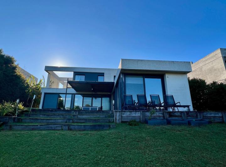 Lindísima casa en Venta al agua en Lagos del Golf