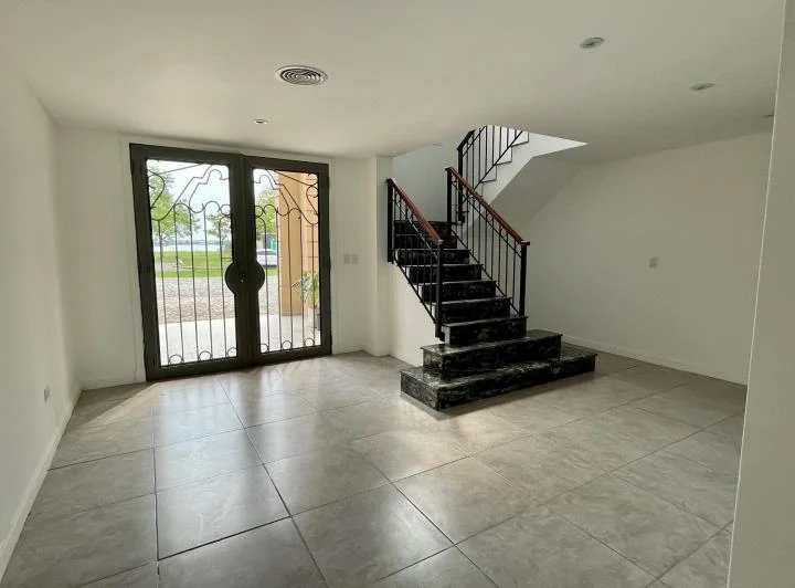 EXCELENTE CASA A LA VENTA EN EL GOLF 3