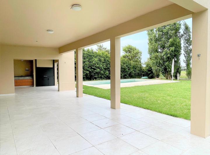 EXCELENTE CASA A LA VENTA EN EL GOLF 4