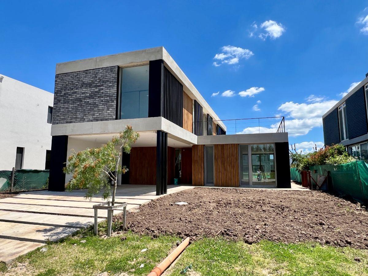 Lindisima Casa con 3 Dorm. en VENTA a ESTRENAR a la Laguna con Orientación Noroeste