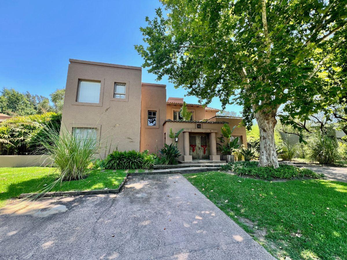 Espectacular casa con 525 m² construidos y 1.794 m2 de lote en VENTA en San Andrés - Villanueva