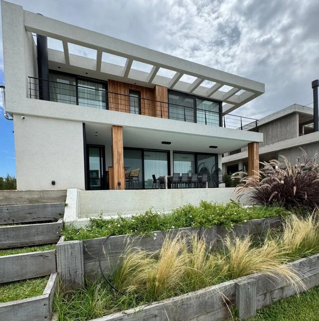 IMPECABLE CASA EN ALQUILER CON MUEBLES 5
