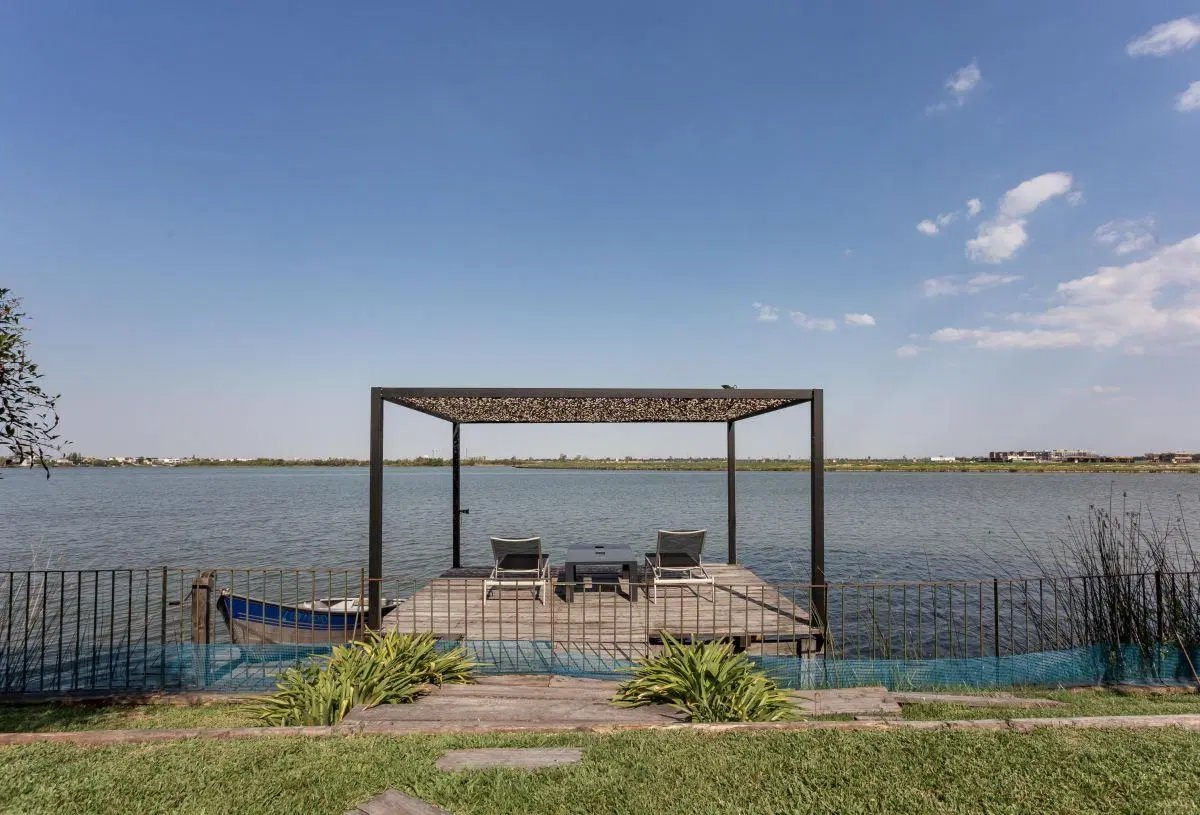 Espectacular Casa con Vista Abierta Al Lago Central en La Isla 3