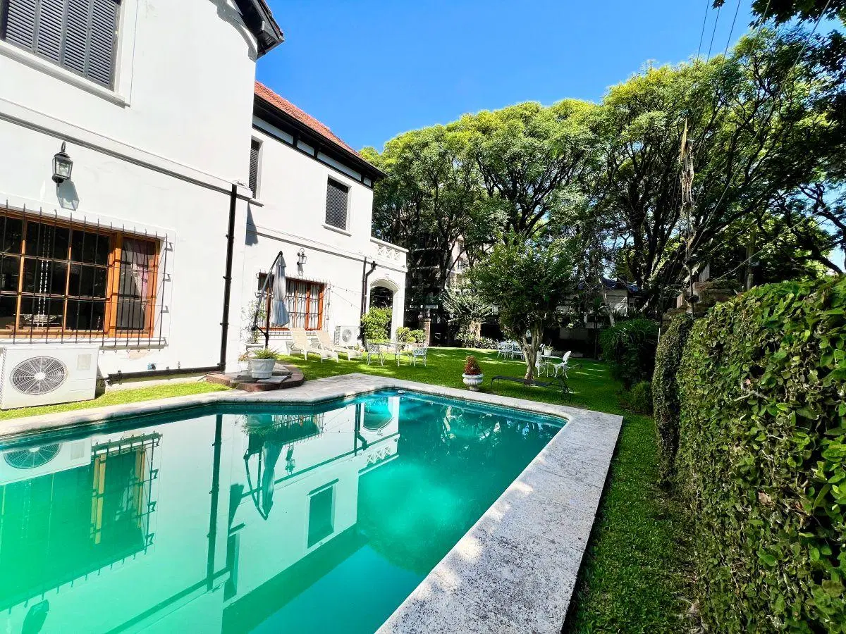 Espectacular Casa de Estilo Inglés con 6 dormitorios - UNICA! 3