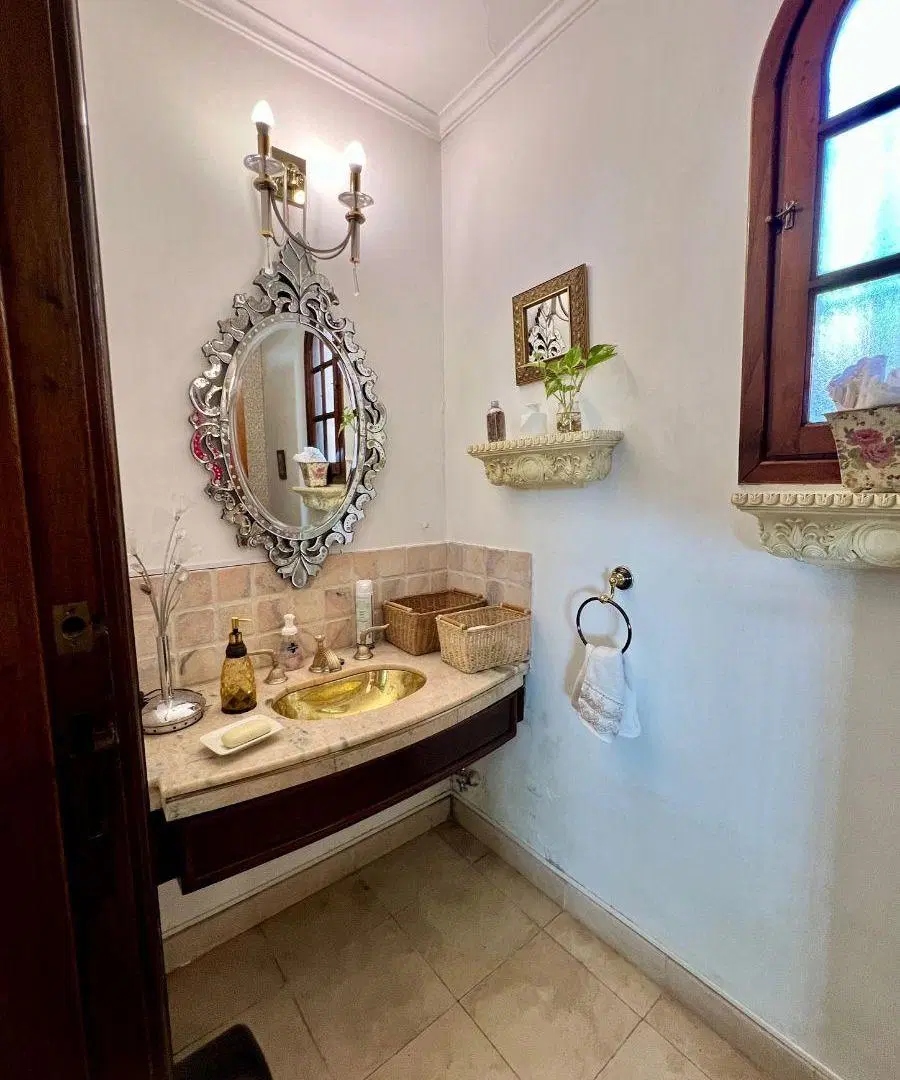 Espectacular Casa de Estilo Inglés con 6 dormitorios - UNICA! 8