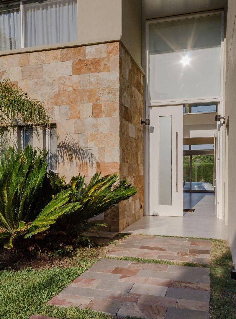 Casa con lote al bosque, muy privado. 5 dormitorios