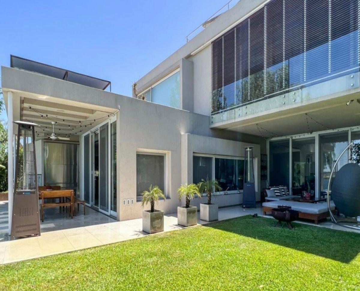 Foto de Espectacular Casa con Vista Abierta Al Lago Central en La Isla, imagen 1
