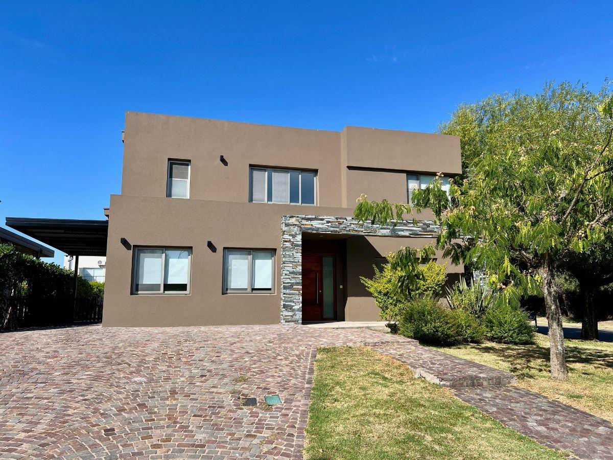 Foto de Lindísima Casa en Venta con 4 Dorm en Los Sauces Nordelta, imagen 1