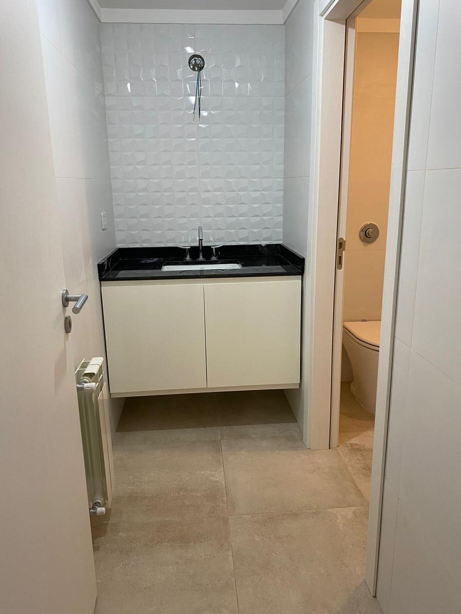 1° Piso - 141 m² Totales - 4 Ambientes 5