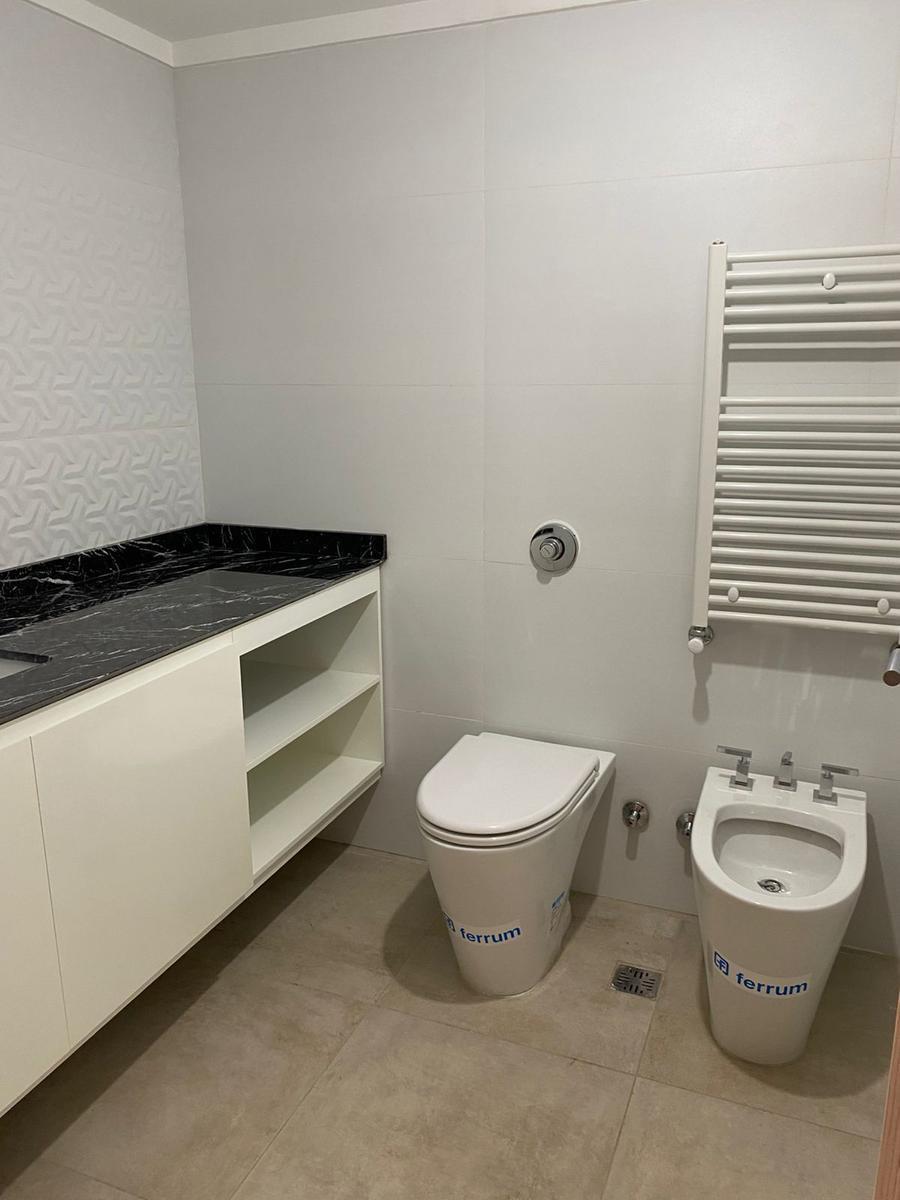 1° Piso - 141 m² Totales - 4 Ambientes 4