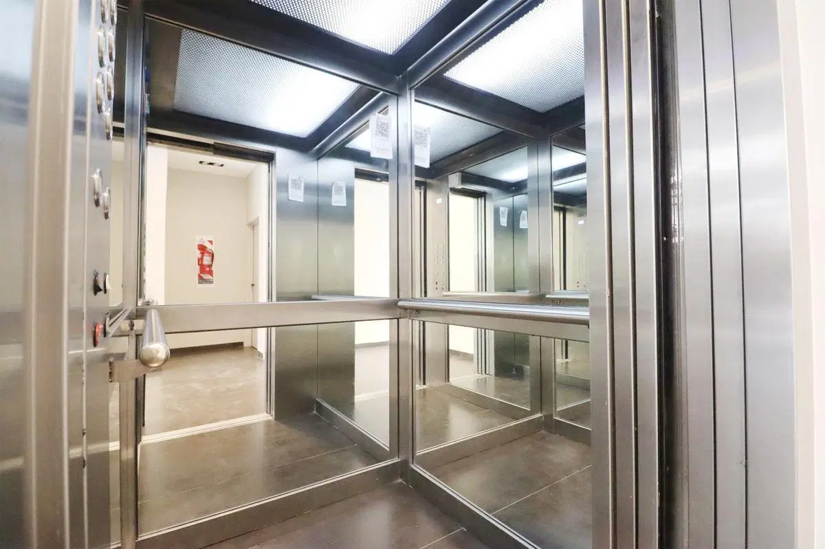 1° piso -211 m2 totales- 4 amb c/patio- 5