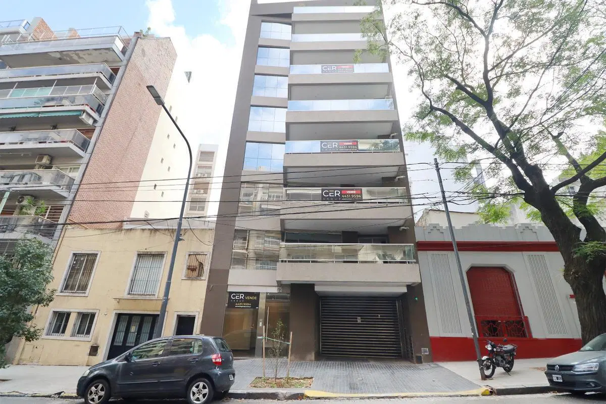 1° piso -211 m2 totales- 4 amb c/patio- 2