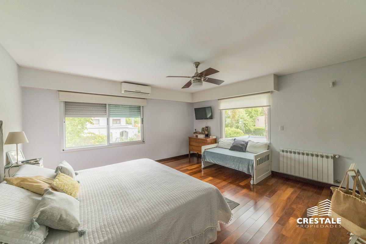 Casa 2 Plantas. 3 Dorm. en Venta. Piscina, Parque - Cadaques (Funes Hills) 3