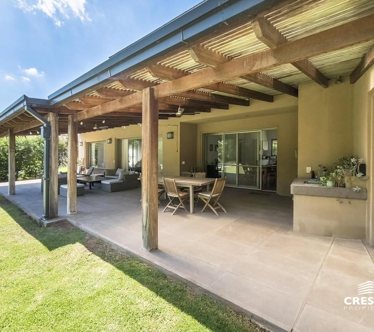 Excelente Casa de 5 Dorm. en Venta - Rosario Golf Country Club 4