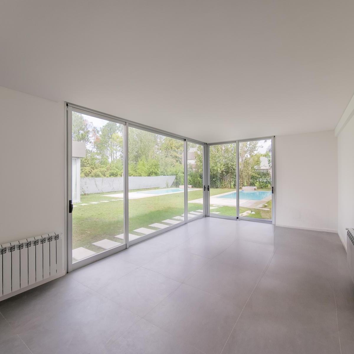 Foto de Venta / permuta - Casa 3 dormitorios con piscina a estrenar - Aldea, imagen 3