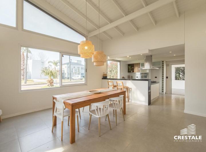 Venta casa 3 dormitorios Funes Hills Miraflores Barrio privado 5