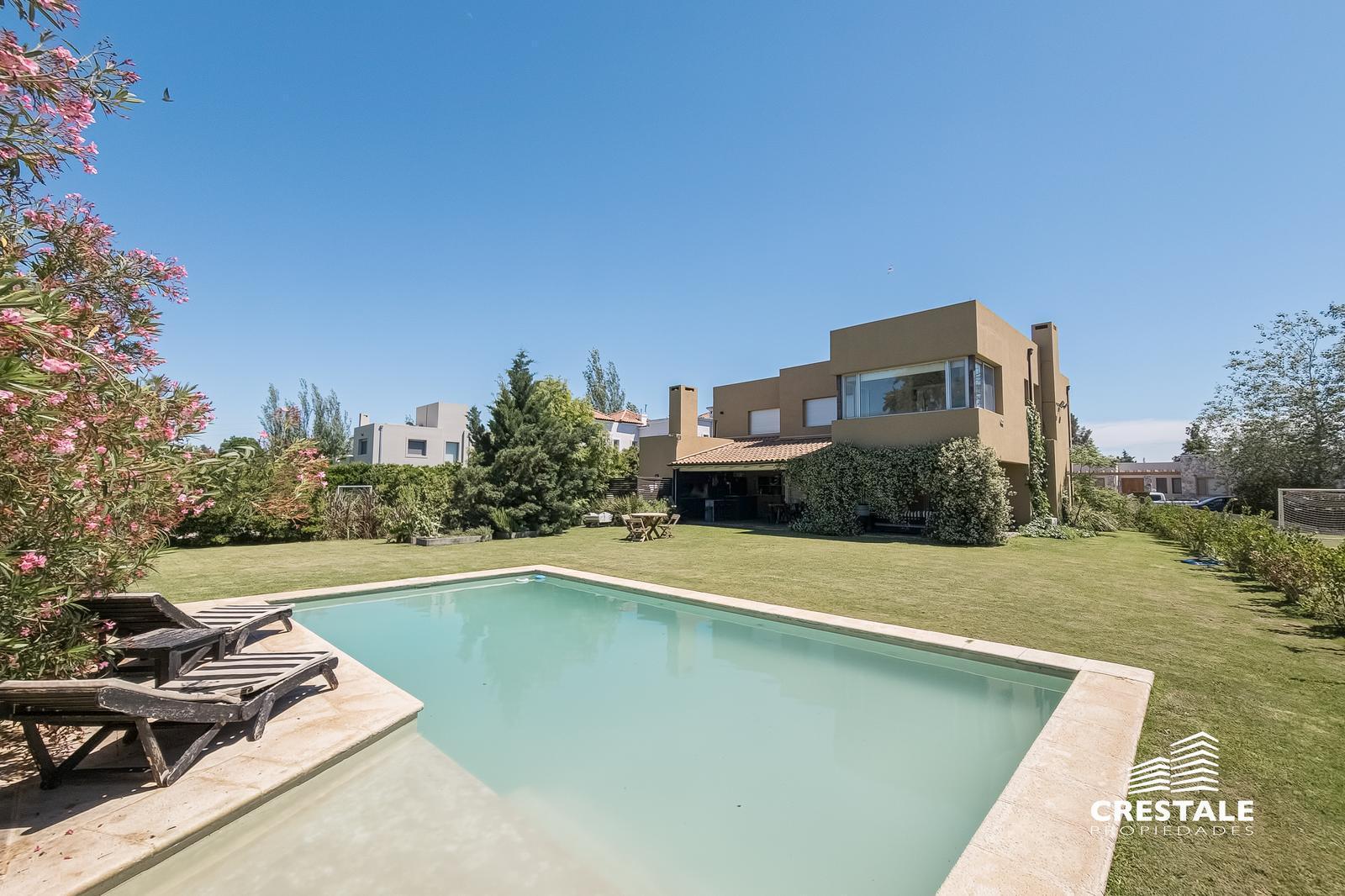 Venta / permuta - Casa 4 dormitorios en barrio privado Country Golf- Fisherton, Rosario.