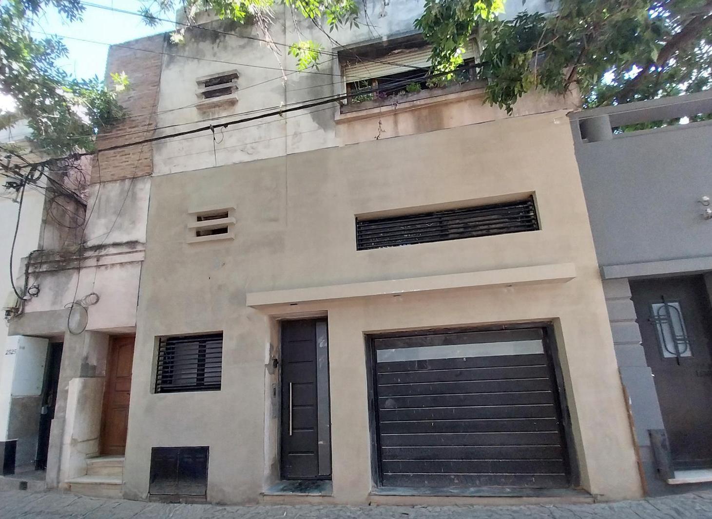 Venta / permuta | Casa 2 dormitorios reciclada con patio | Pichincha, Rosario