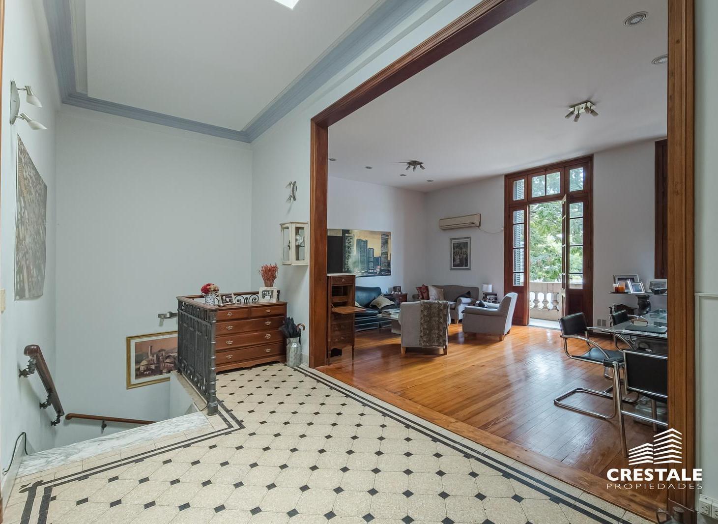 Venta / permuta | Casa 3 dormitorios con terraza exclusiva | Rosario centro