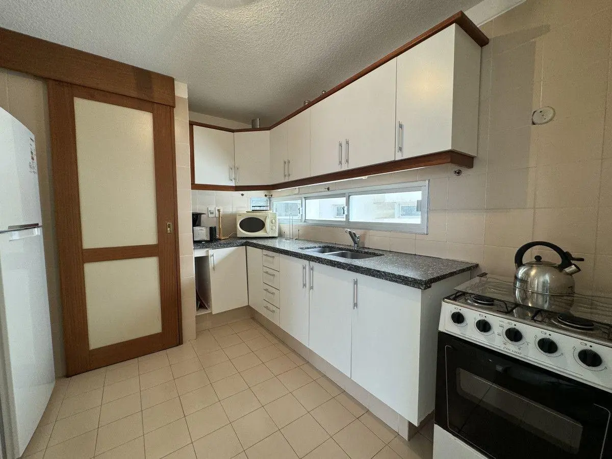 Venta - Departamento 2 dormitorios con balcón - Playa Brava, Punta del Este. 3