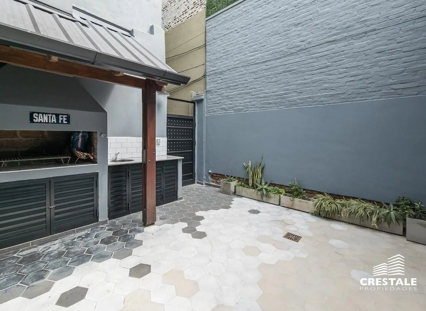 Venta / Permuta - Casa 3 dormitorios con pileta y terraza - Pichincha, Rosario 2