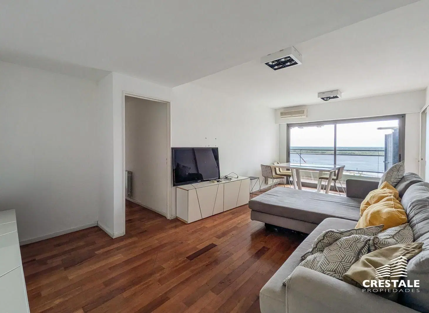 Venta / Permuta - Departamento 3 dormitorios con vista franca al rio - Centro, Rosario. 1