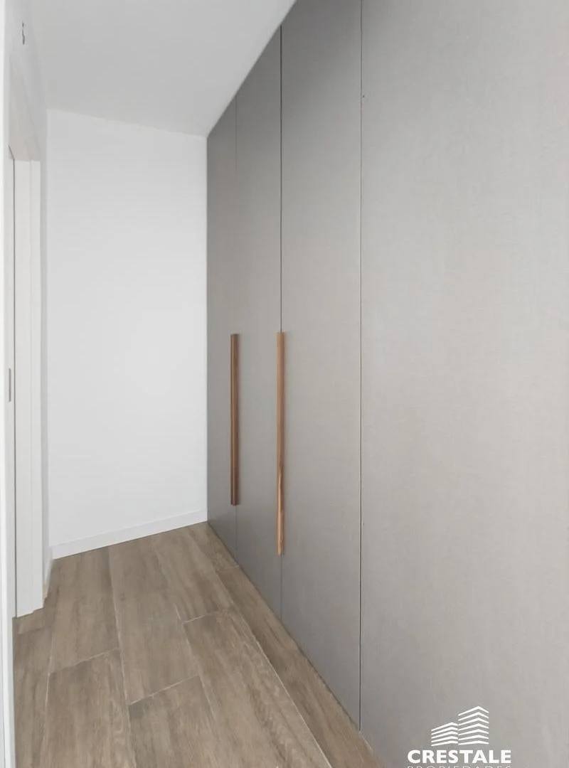 Venta - Departamento piso exclusivo con balcón corrido - Zona Parque España, Rosario centro.
