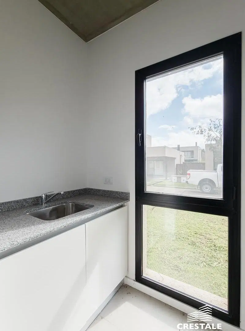 Venta / Permuta - Casa 2 dormitorios a estrenar con galería y parrillero - Don Mateo, Funes. 4