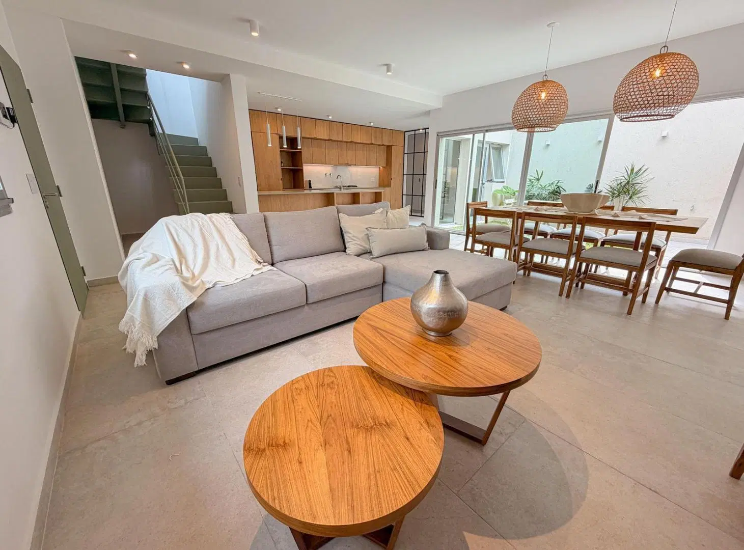 Venta / Permuta - Casa de pasillo 3 dormitorios con pileta y terraza - Lourdes, Rosario. 4