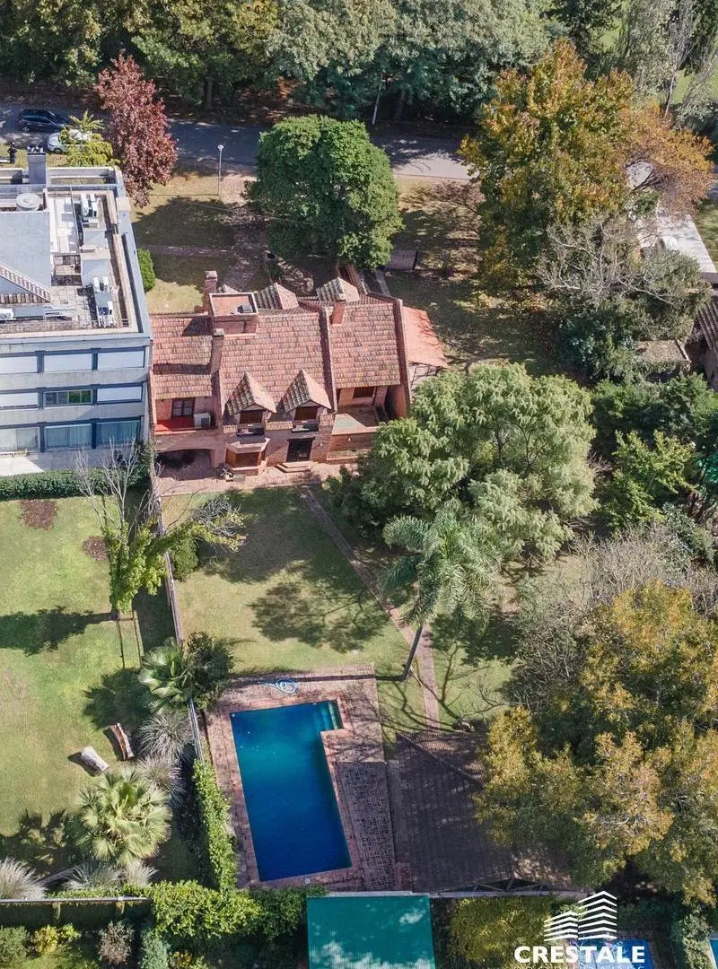 Venta - Casa 4 dormitorios con jardín y piscina frente al Golf - Fisherton, Rosario. 3