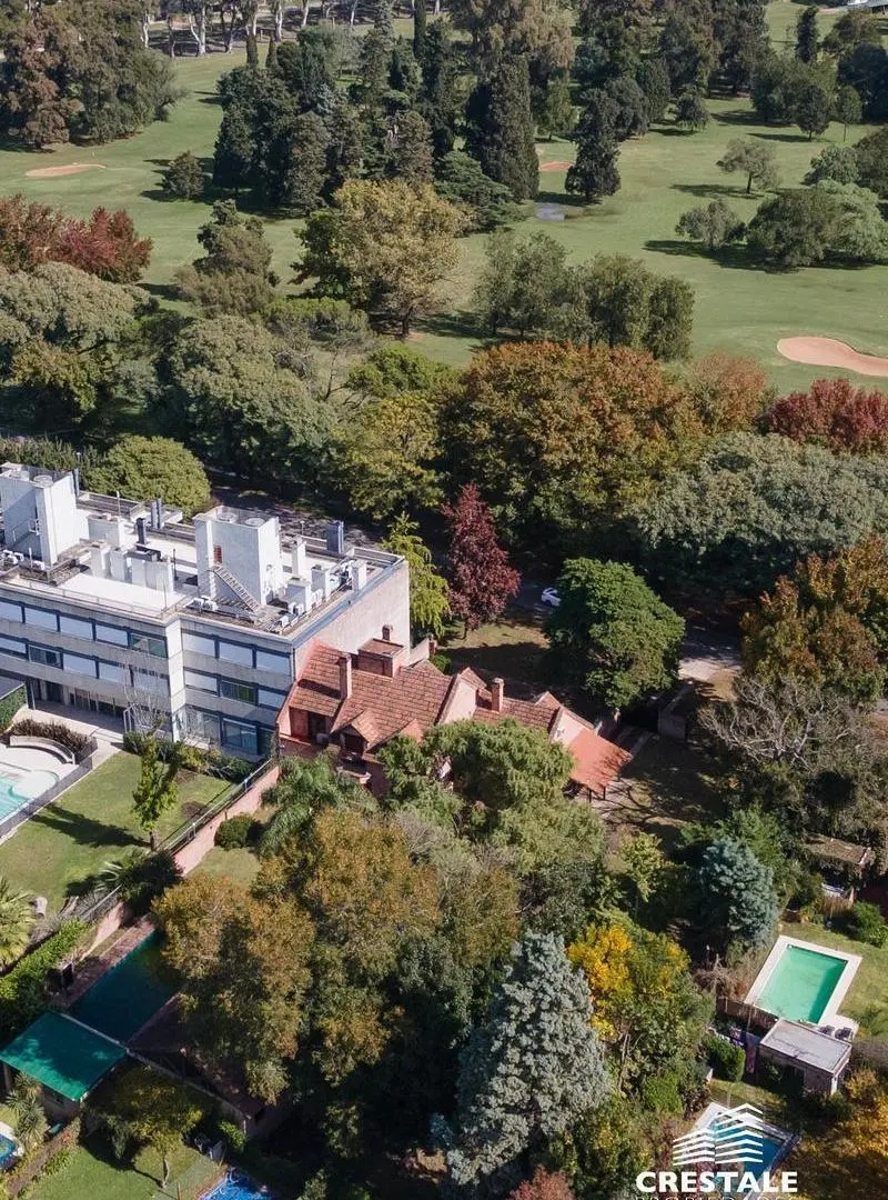 Venta - Casa 4 dormitorios con jardín y piscina frente al Golf - Fisherton, Rosario. 2
